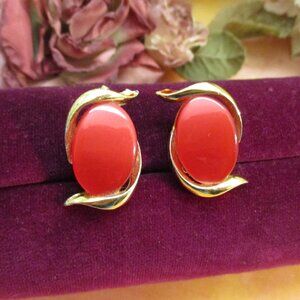 VINTAGE Coral Lucite Gold Clip Earrings~1960s Oval LUCITE Cabochon Gold Earrings